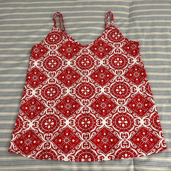 TECREW TOP WITH ADJUSTABLE STRAPS. M. pit to pit 18” length pit to bottom 17.5” - Picture 1 of 4